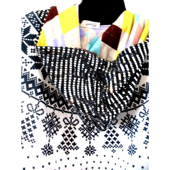 Blumin Apparel Women's Black/White Hoodie Sweatshirt with beading, Size Medium - Picture 7 of 7